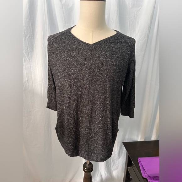 Simple Charcoal Grey Lightweight 3/4 Sleeve Sweater. Size Medium. V-neck. - Picture 1 of 7
